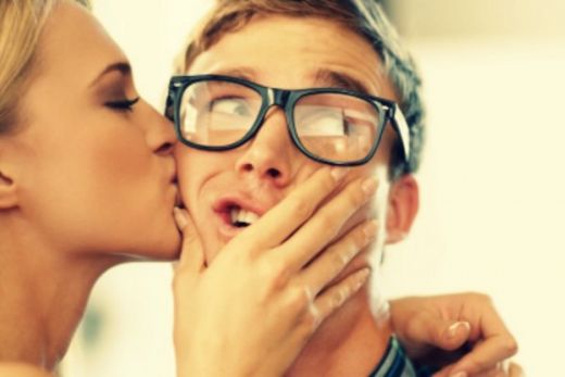 Rüyada Arkadaşla Öpüşmek Rüya Yorumu ve Anlamı