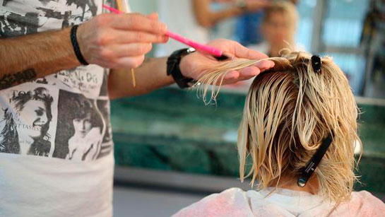 Rüyada Başkasının Saçını Boyamak