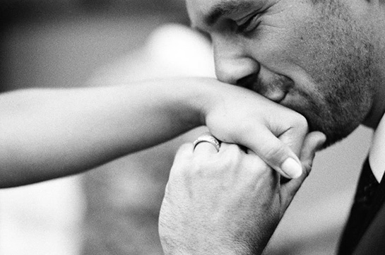 Rüyada Ölünün Elini Öpmek Rüya Yorumu ve Anlamı